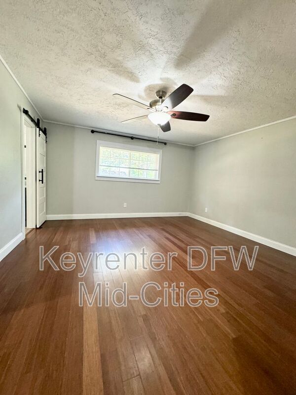 Building Photo - 1608 Durham Dr