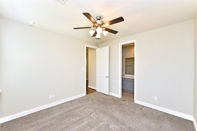 Building Photo - 5502 Camaguey St