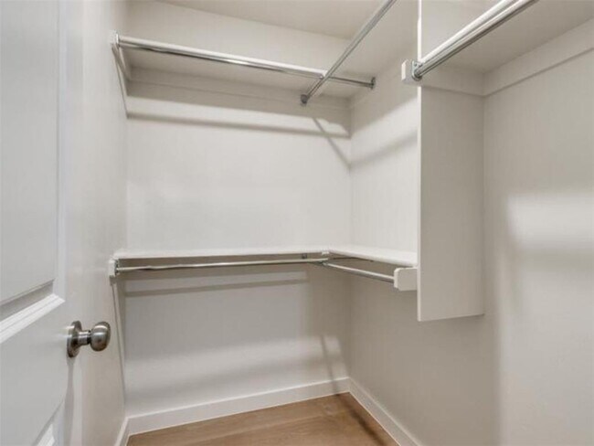 Building Photo - 1702 Highland Loop