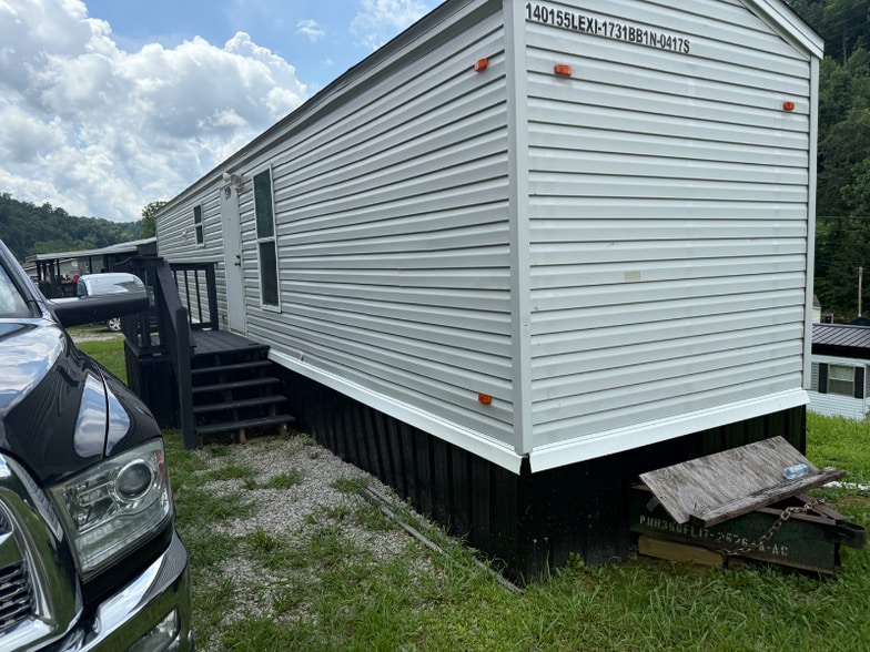 Building Photo - 23 Meadowview Ln