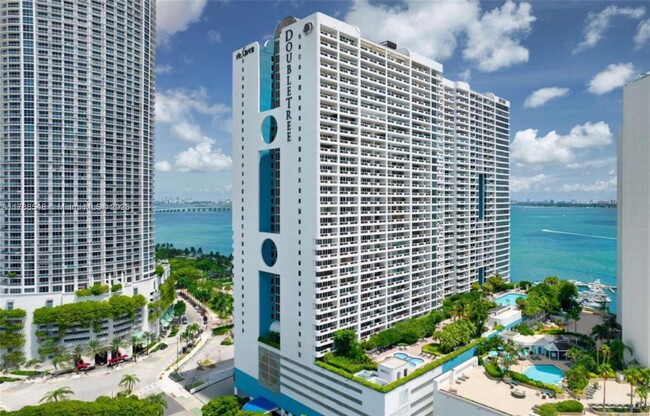 Building Photo - 1717 N Bayshore Dr
