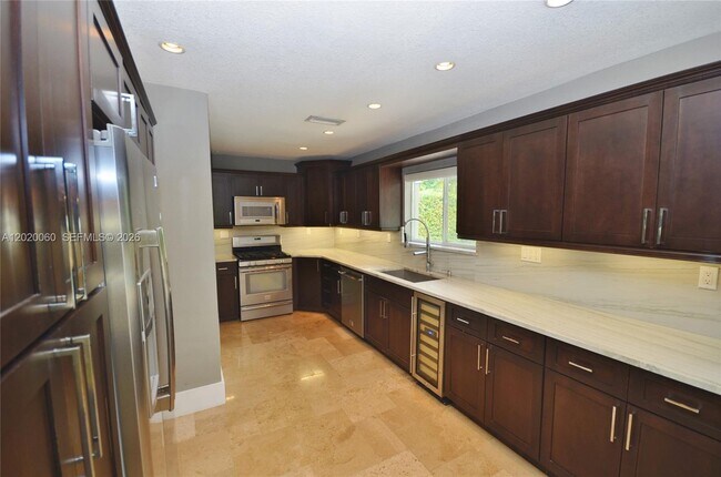 Building Photo - 14001 Cypress Ct