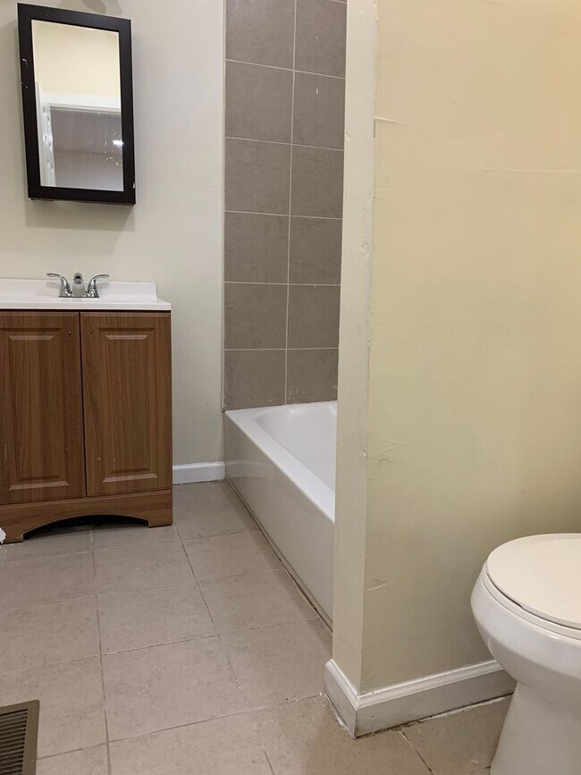 Building Photo - 54 Kent St