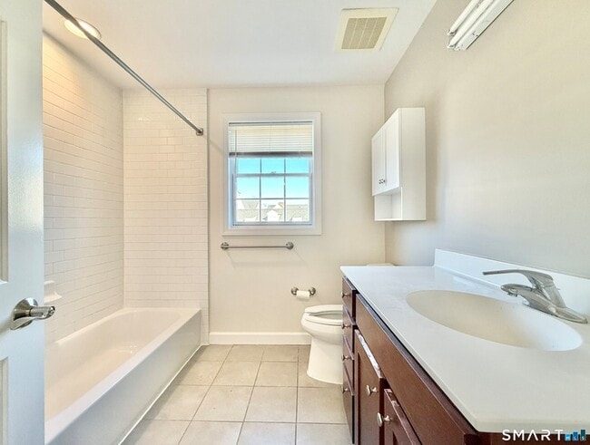 Building Photo - 17 Rockfield Dr