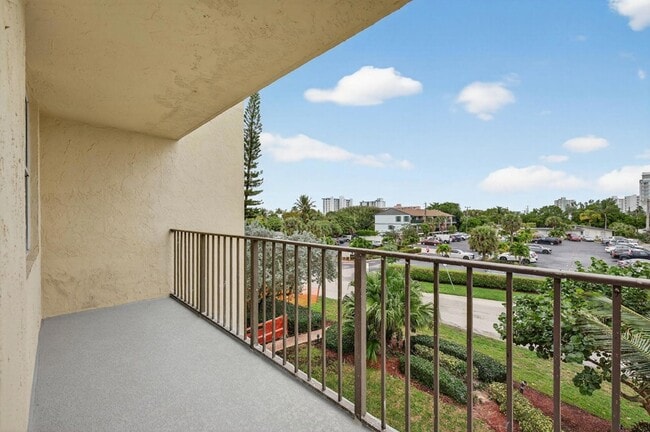 Building Photo - 1009 N Ocean Blvd