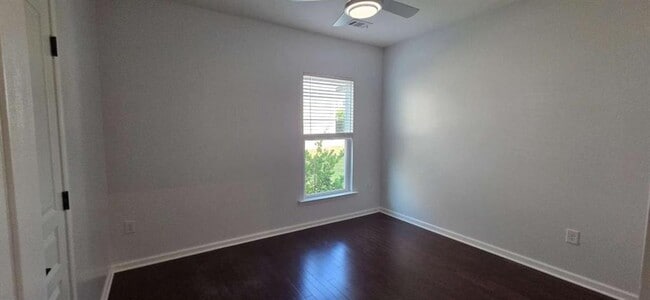 Building Photo - 409 Golden Rod Ct