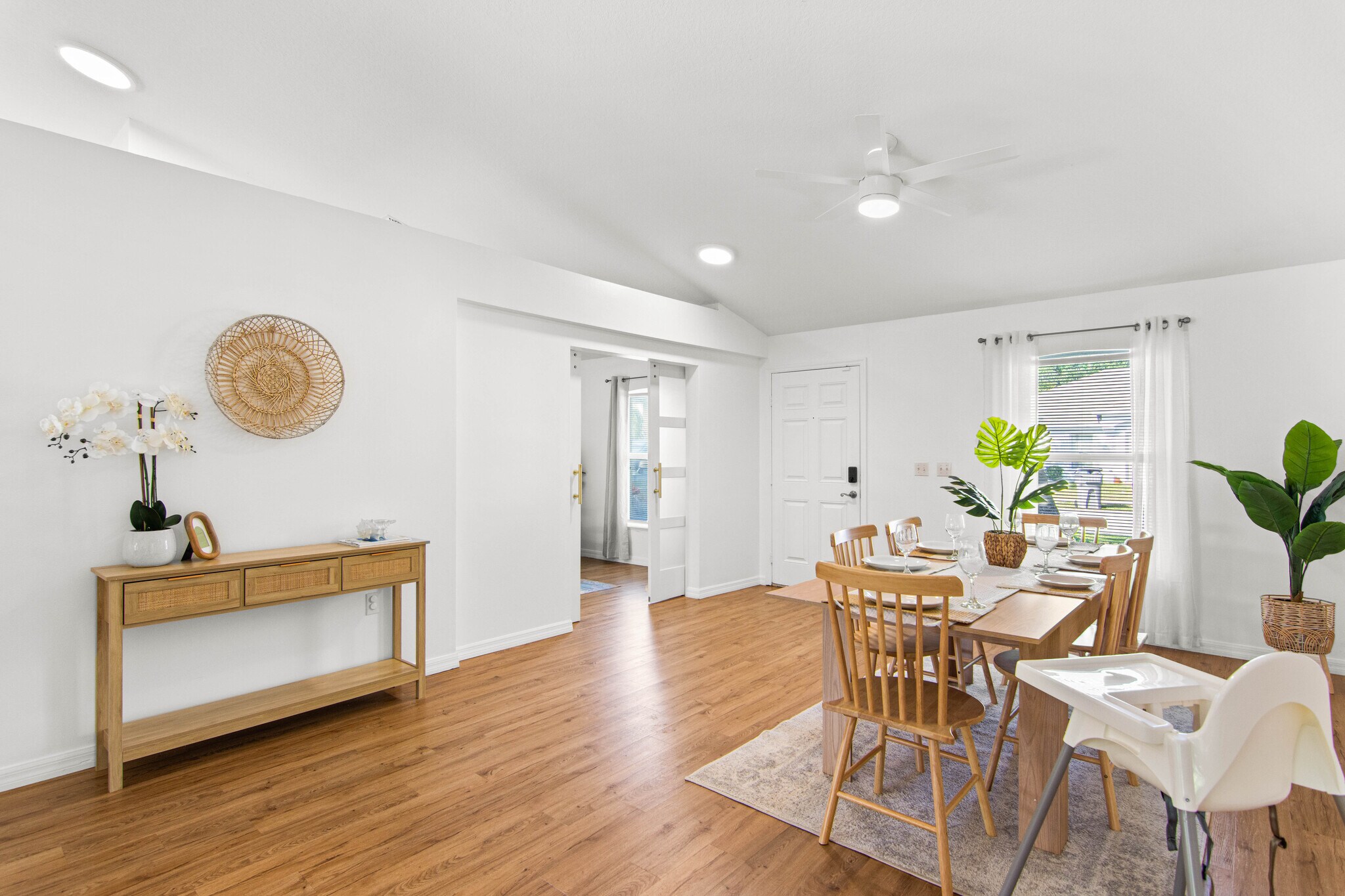 Building Photo - 2470 Compass Pointe Dr