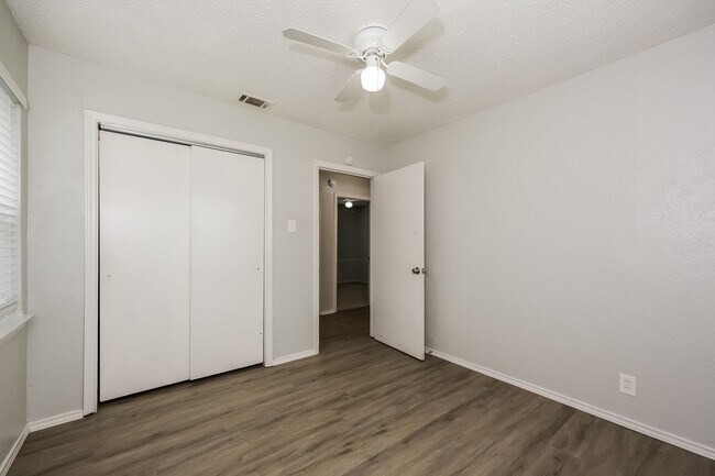 Building Photo - 2 BR/1BA | Newly Renovated Single Family Home | 1-Car Covered Parking | Gated backyard
