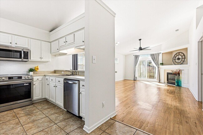 Building Photo - 335 Dreadnaught Ct