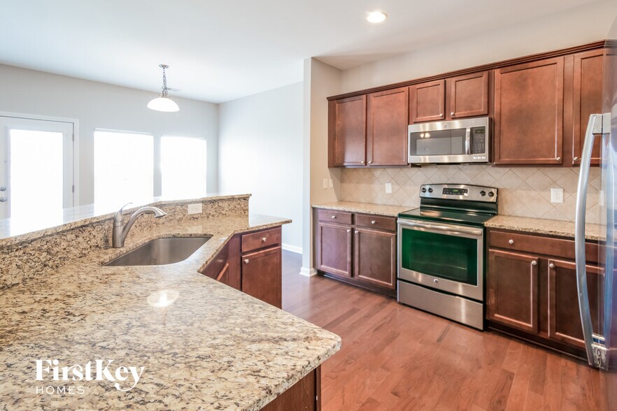 Building Photo - 208 Longford Dr