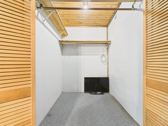 Building Photo - 808 E 30th St