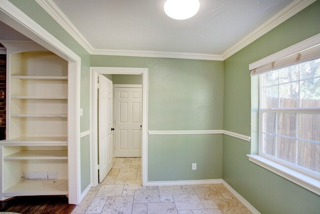 Building Photo - Available August 1st | 4 Bedroom Home with...
