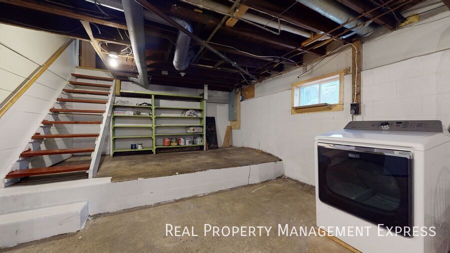 Building Photo - 3 Bed 1 Bath Home near Downtown Sioux Falls!