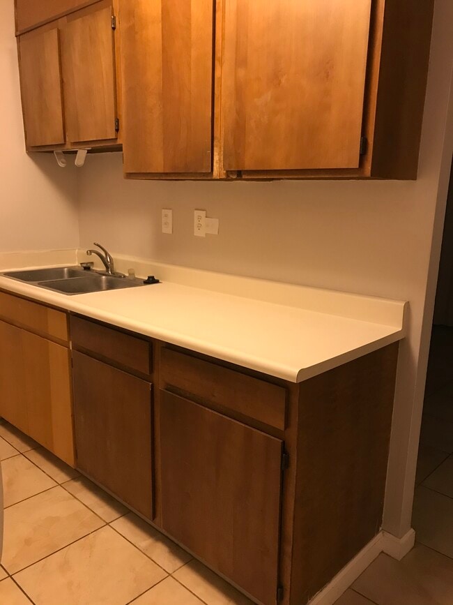 Building Photo - 2873 S King St