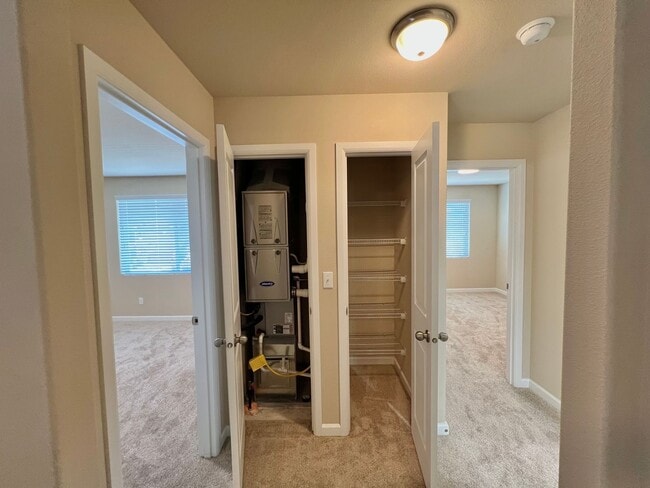 Building Photo - LIKE NEW Truly a MUST SEE! Move-in Ready