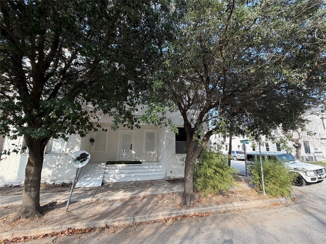 Building Photo - 402 Hyde Park Blvd