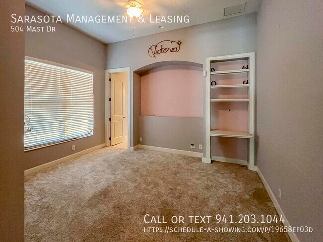Building Photo - 504 Mast Dr