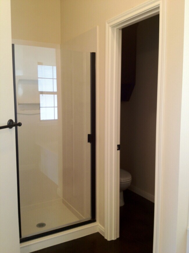 Building Photo - Duplex