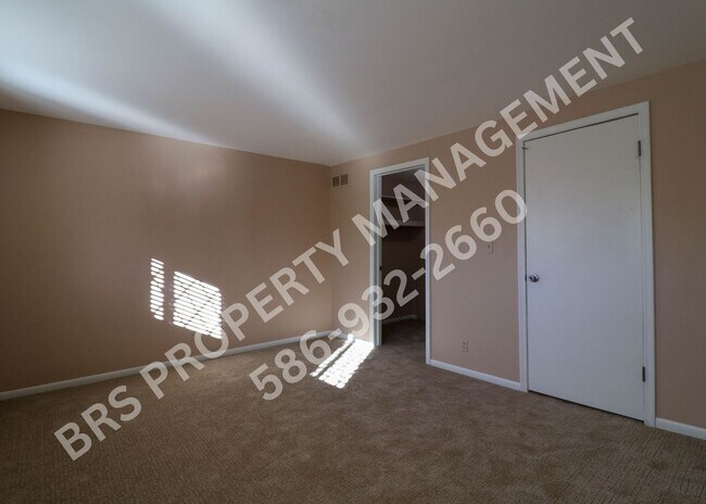 Building Photo - ? Beautifully Updated Condo in Clinton Township
