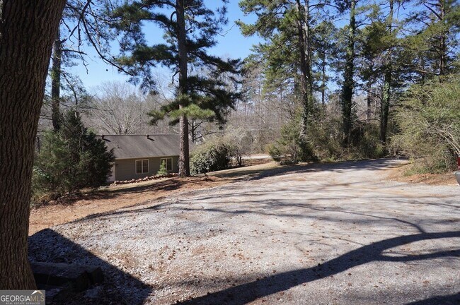 Building Photo - 1453 S Barnett Shoals Rd