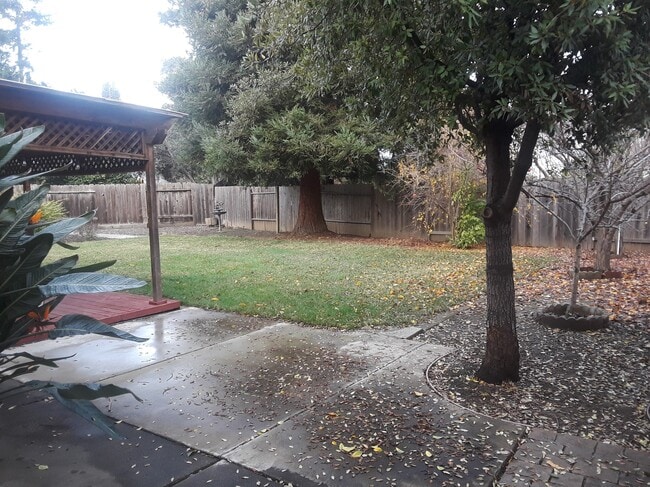 Building Photo - 2650 Bloomfield Ct