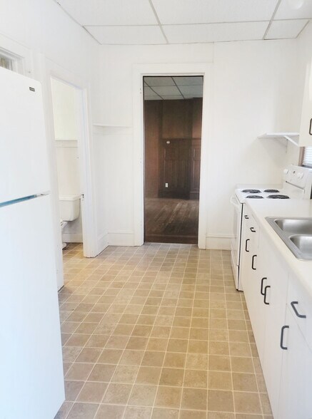 Building Photo - 503 6th St N