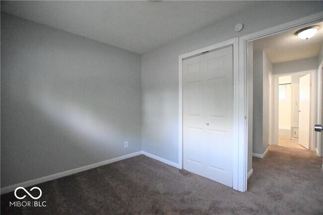 Building Photo - 4940 Leone Dr
