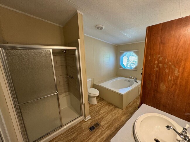 Building Photo - 161 Flournoy Lucas Rd