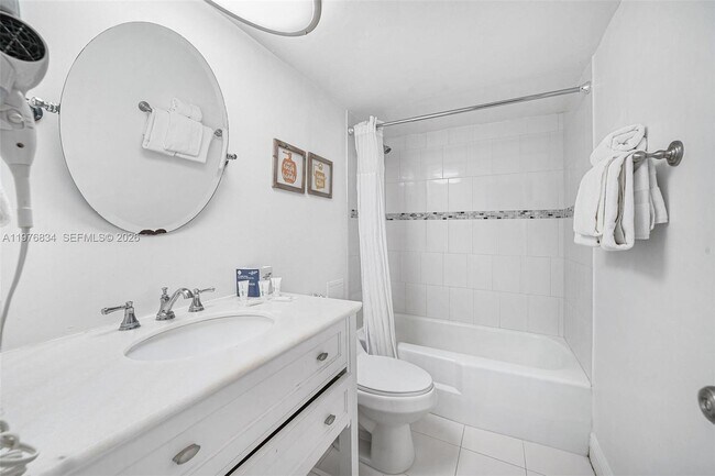 Building Photo - 5101 Collins Ave