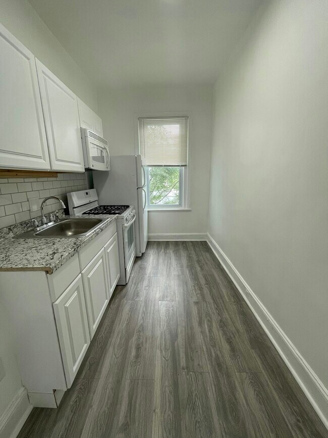 Building Photo - 612 W Norris St