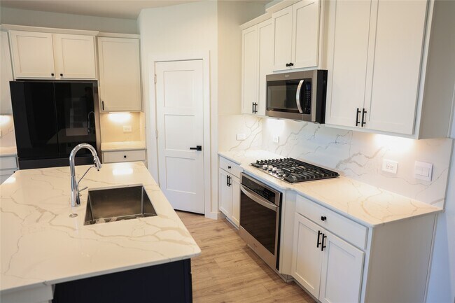 Building Photo - 22502 Petrizzi Ln