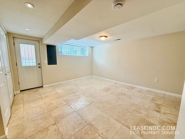 Building Photo - 159 V St NE