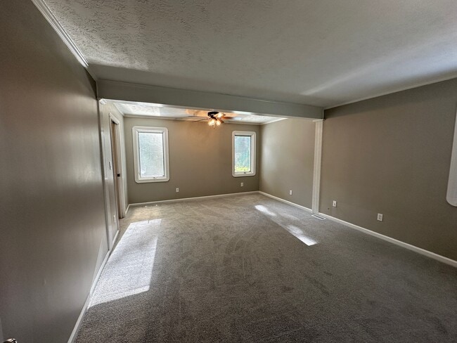 Building Photo - 5990 Edgehill Dr