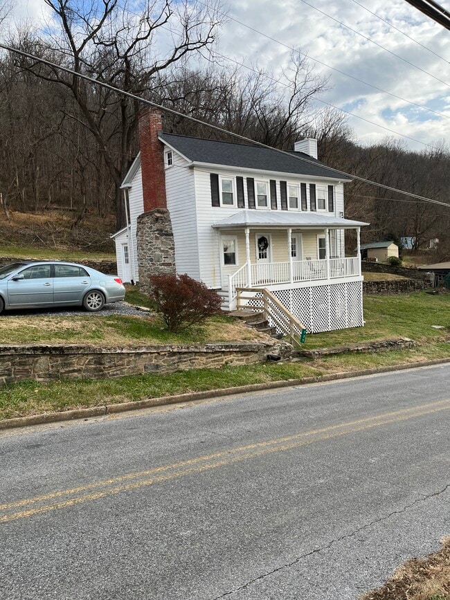 Building Photo - 735 Weverton Rd