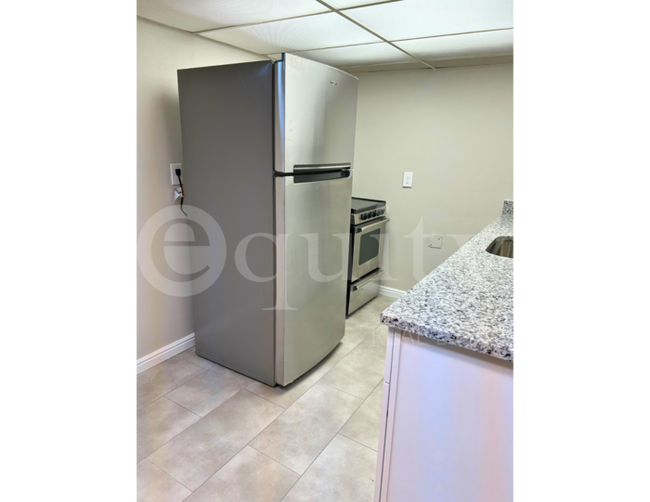 Building Photo - 105 E 500 N