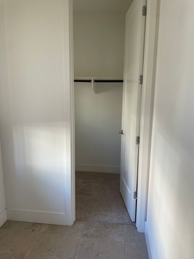 Building Photo - Spacious 3 Bedroom Home in Quiet Neighborhood - Solar Included!