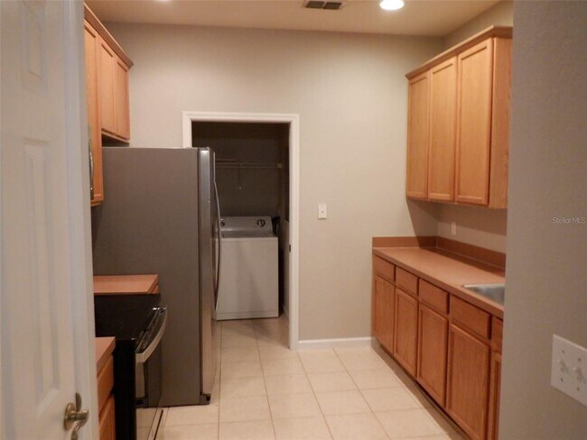 Building Photo - 3025 Greystone Loop