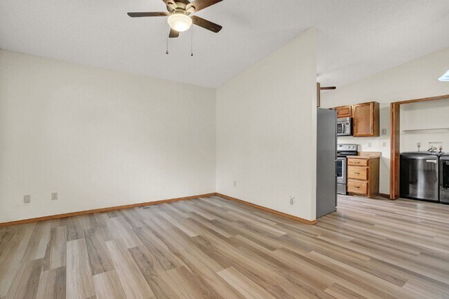 Building Photo - 6376 Chantilly Pl