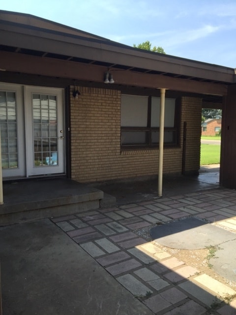 Building Photo - 3 bedrooms 2 bathrooms 1 car carport