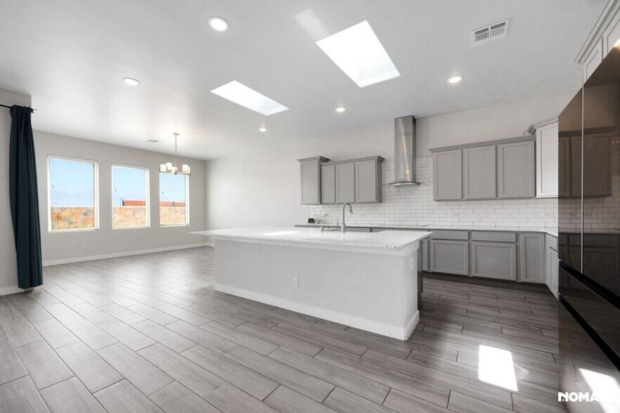 Building Photo - 3802 Nightingale Ave