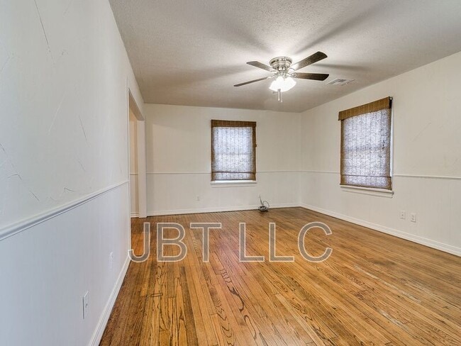 Building Photo - 224 W Ercoupe Dr