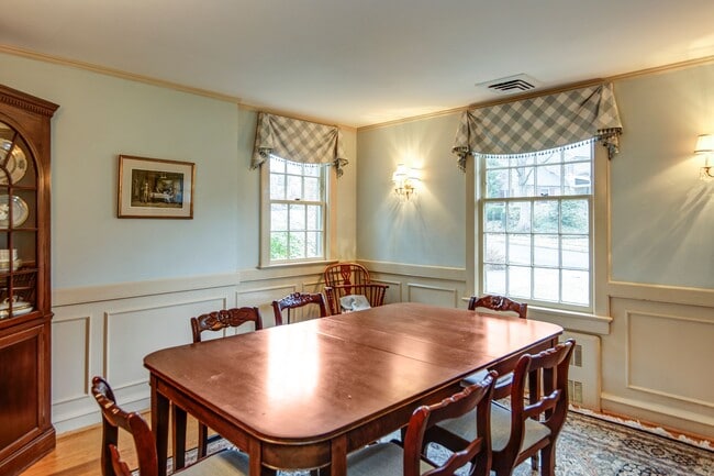 Building Photo - 148 Heritage Rd