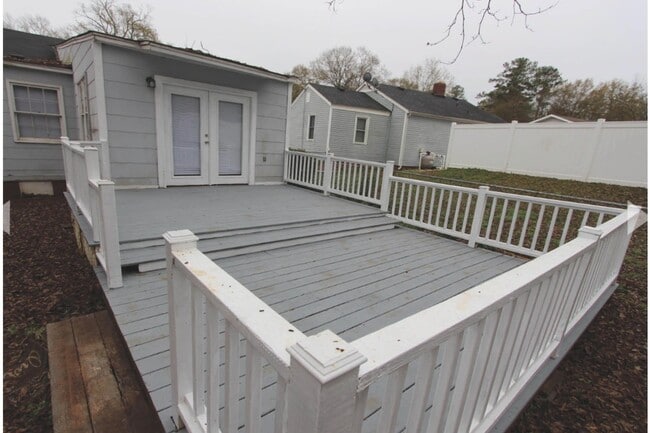 Building Photo - 934 Bluebird Rd