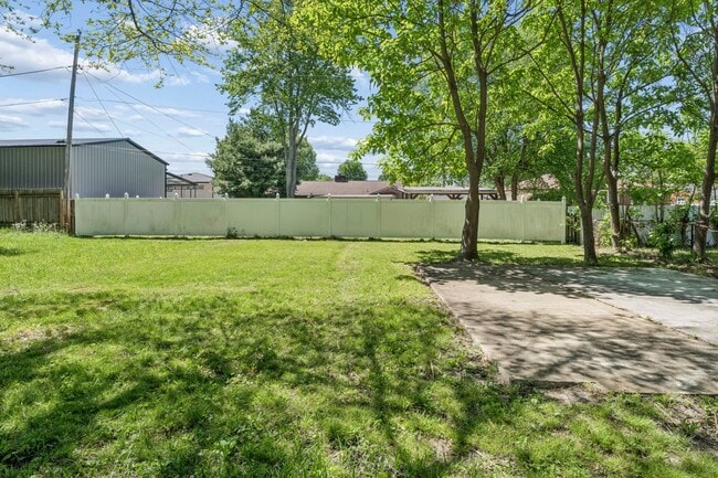 Building Photo - One Level, 2 Bedroom Unit in Kingsport