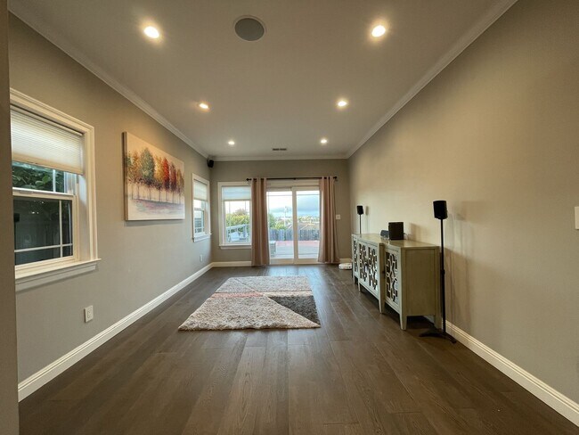 Building Photo - 619 Santa Florita Ave