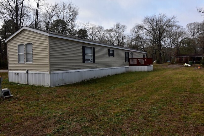 Building Photo - 2 Lakeview Ln