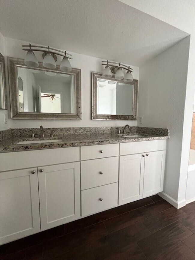 Building Photo - ***4 Bed 3.5 Bath in Tuscawilla!***