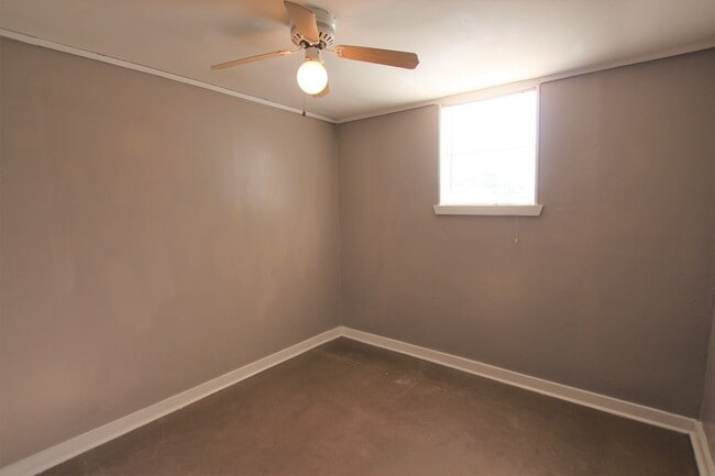 Building Photo - Coming Soon: 2 Bedroom, 1 Bath (Plus Bonus...