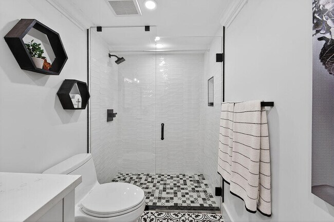 Building Photo - 5440 N Ocean Dr