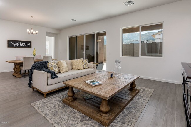 Building Photo - 927 E Paseo Way
